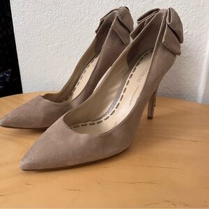 Enzo Angiolini Nude Suede Bow Pump Size 10